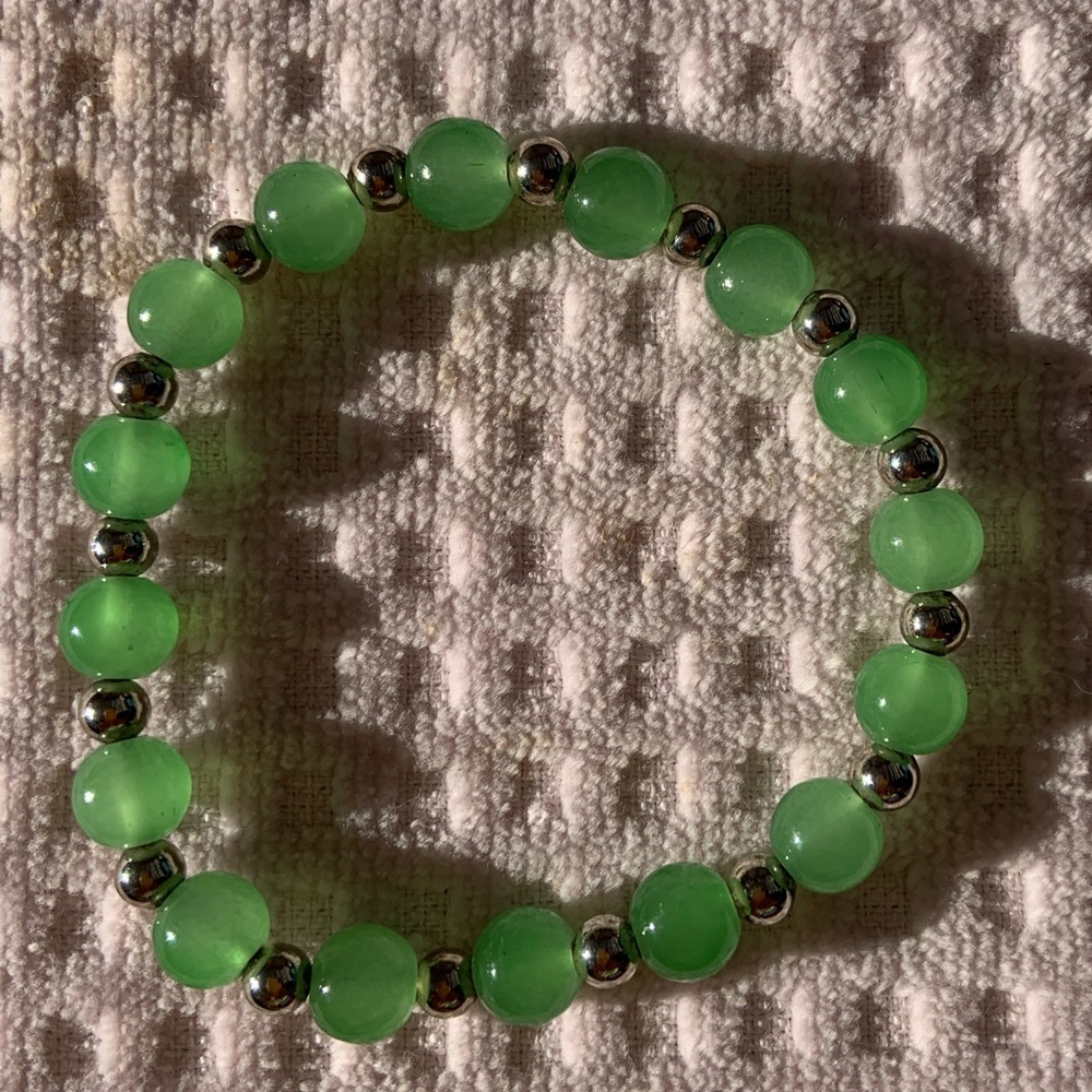 Pretty Faux Jade and Goldtone Beaded Stretch Bracelet